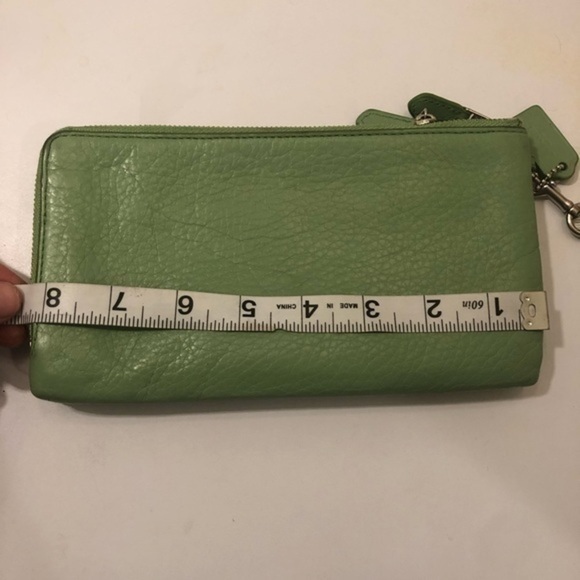 Coach double zipper green leather wristlet clutch